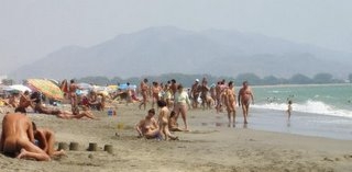 Groupes naturistes a la plage