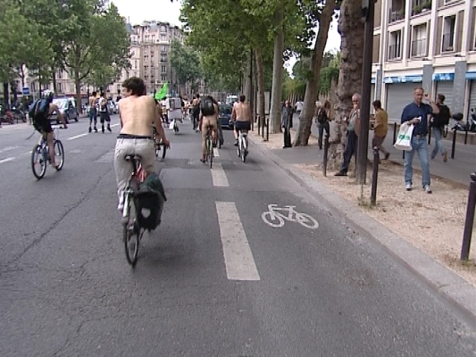 Cyclonue WorldNakedBikeRide Paris 2007 photos M6