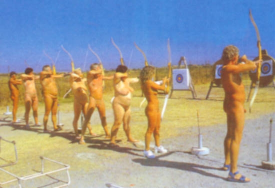 Naturistes nus à la plage