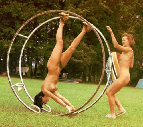 Naturistes nus à la plage