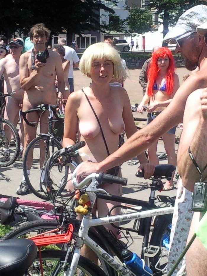 world naked bike ride cyclonue ciclonudista brighton 2009