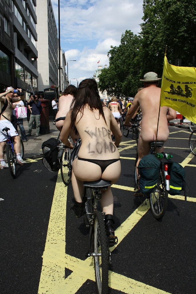 world naked bike ride cyclonue ciclonudista london 2009