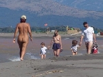 Groupes naturistes a la plage