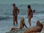Groupes naturistes a la plage