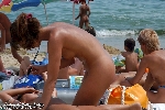 Groupes naturistes a la plage