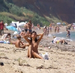 Groupes naturistes a la plage
