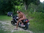 Nus à  moto