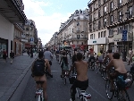Cyclonue WorldNakedBikeRide Paris 2007 photos M6