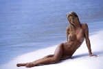 Naturistes nus à la plage