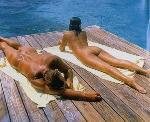 Naturistes nus à la plage