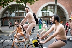 World Naked Bike Ride WNBR ciclonudista Cyclonue Paris 2008
