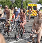 world naked bike ride cyclonue ciclonudista london 2009